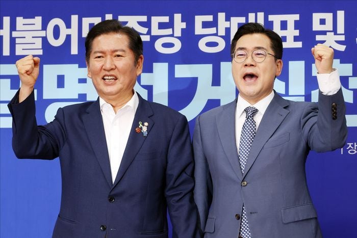 '질 수 없다'…<b>정청래</b>·<b>박찬대</b>, 최고조 치닫는 명심·선명성 경쟁