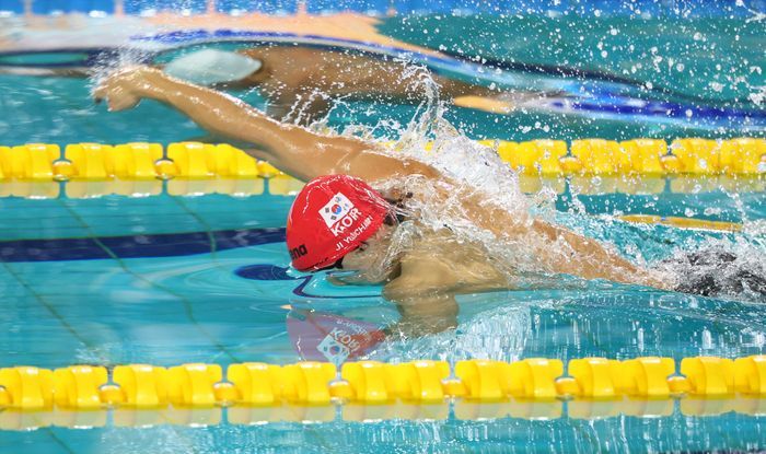 ‘자유형 50ｍ 아시아신기록’ <b>지유찬</b>, <b>세계선수권</b> 첫 <b>결승</b>서 <b>7위</b>