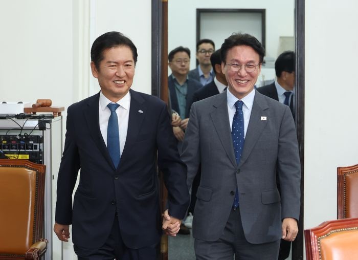 <b>김민석</b> 총리 만난 <b>정청래</b> "당 걱정하지 마시라…알아서 잘할 것"