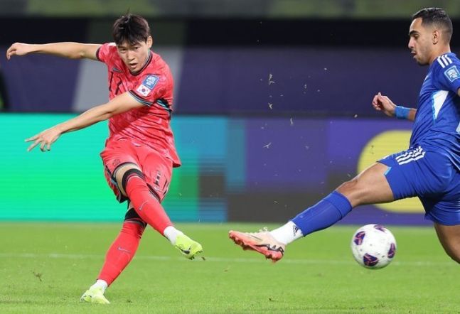 '역시 핵심' <b>스토크</b>시티 <b>배준호</b>, 선제 결승골 어시스트…황희찬 맨시티...