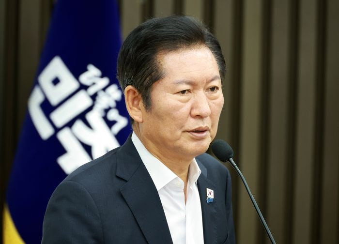 정청래 "쇠파이프로 현관문 깨고 불 지른 적 없다"…<b>김문수</b>에 반격