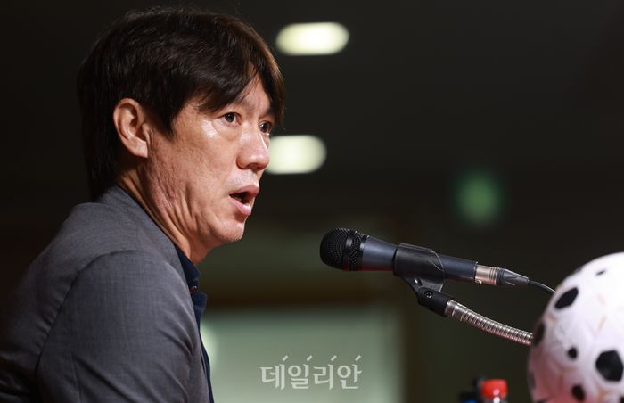 홍명보 감독 '취재진과 질의응답'