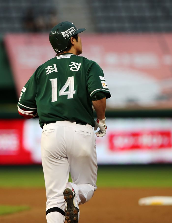 ‘최정 16·17호 홈런’ SSG…하루 만에 3위 자리 복귀