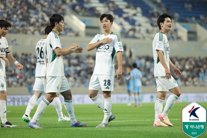 <b>전북</b>, 울산과의 ‘<b>현대가 더비</b>’서 <b>승리</b>로 우승 굳히기