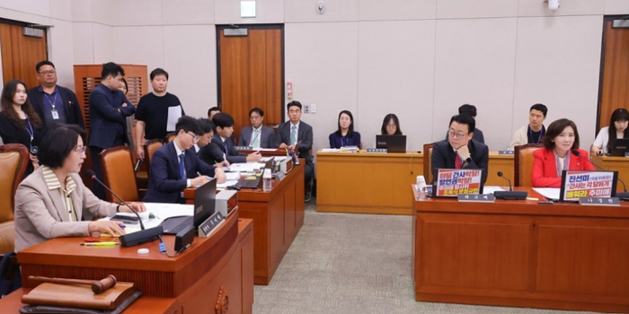 국회법 위반 논란 속…'더 센 특검법' 또 법사위 통과 당했다