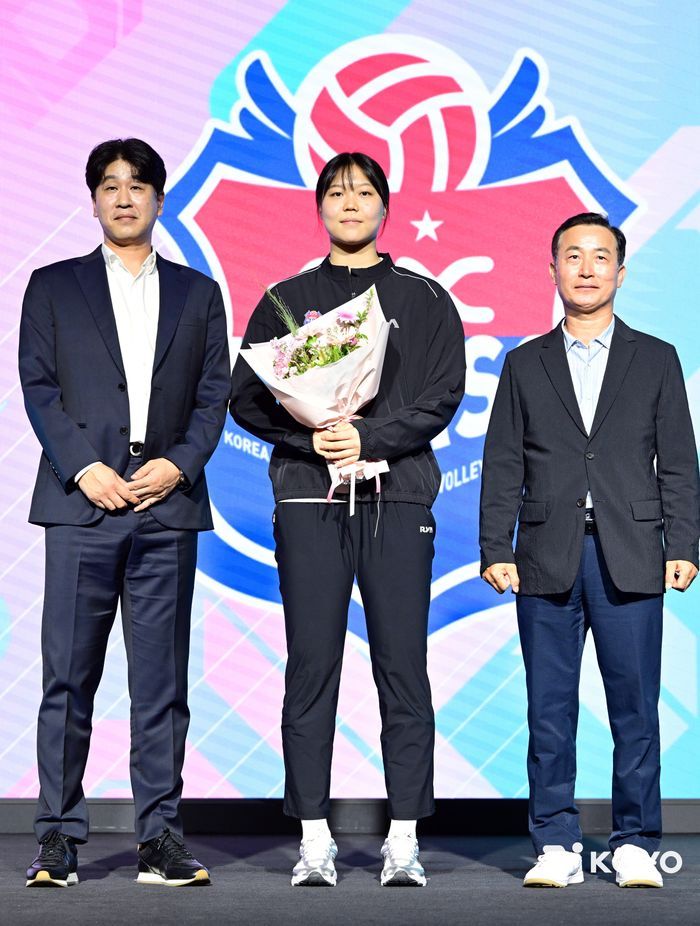 ‘3년 연속 1순위 행운’ 한국<b>도로공사</b>, 최대어 <b>이지윤</b> 지명