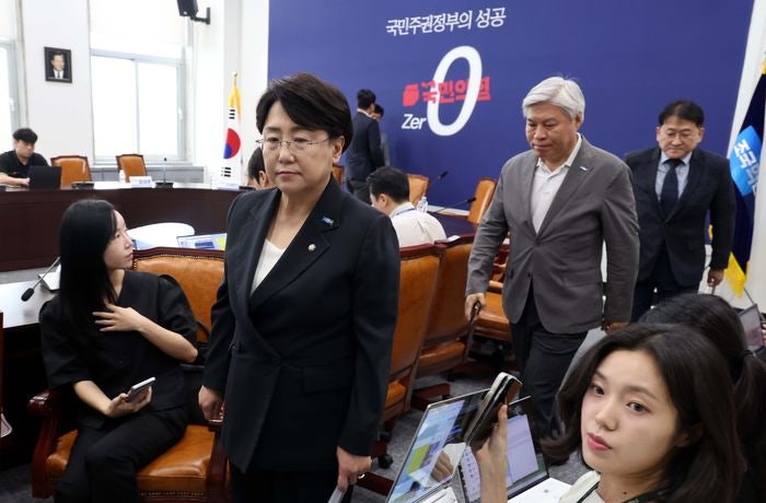 '<b>성비위 파문</b>' 조국혁신당, 지도부 총사퇴…비대위체제 전환