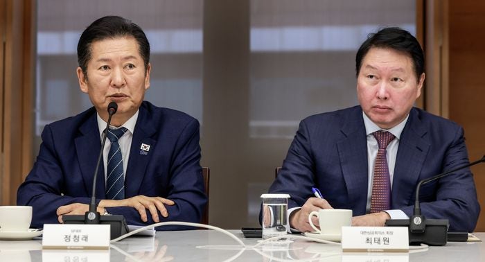 <b>정청래</b>, <b>최태원</b> 만나 "미국 비자 문제 해결 위해 정부와 협력하겠다"