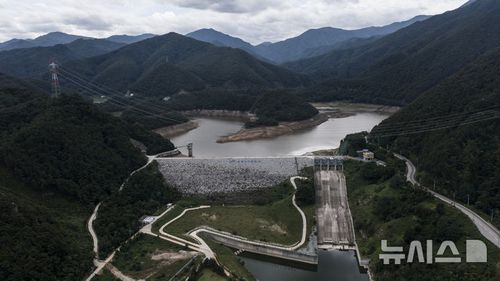 강릉 지역에 극심한 가뭄 계속되는 가운데 지난 16일 오전 강원 강릉시 오봉저수지 모습이 보이고 있다. ⓒ뉴시스