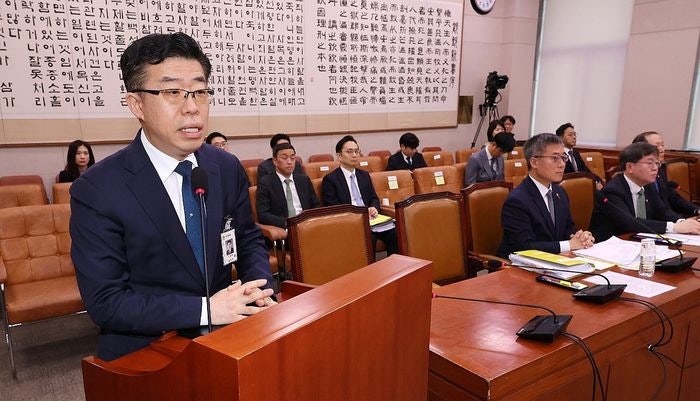 특검, 신용해 전 교정본부장 소환…계엄 <b>수용</b> <b>확보</b> 지시 <b>의혹</b>