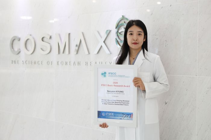 IFSCC 2025에서 기초 연구 어워드를 수상한 경서연 코스맥스R&I센터 책임연구원.ⓒ코스맥스