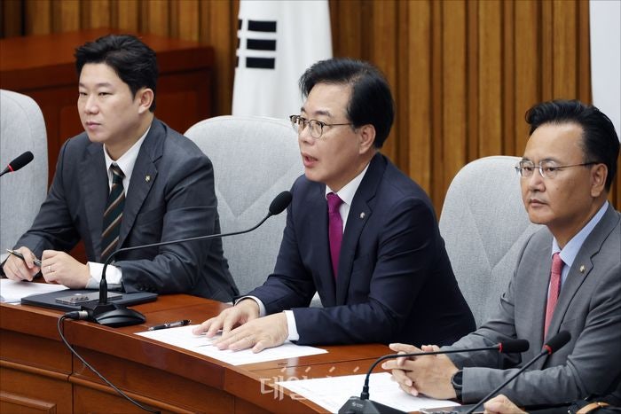 송언석 "몸통은 <b>김민석</b>…김경은 수없이 많은 꼬리 중 하나에 불과"