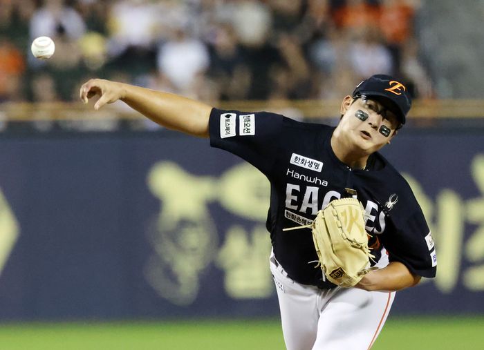 ‘<b>김서현</b> 충격 블론세이브’ <b>한화</b>, 9회 통한의 <b>역전패</b>…정규시즌 1위 무...
