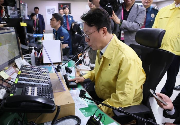 '경찰·소방' 비상근무현장 찾은 <b>김민석</b> "<b>추석</b> 연휴 신속하게 대응"