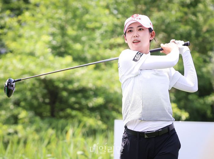 이글 기록한 <b>황유민</b>, LPGA 투어 <b>롯데 챔피언십</b> 2R 단독 <b>선두</b> ‘껑충’