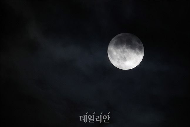 <b>추석</b> 연휴 내내 비 예보…한가위 보름달 못 볼 듯[오늘 <b>날씨</b>]