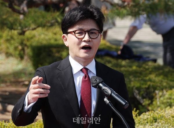 한동훈 "<b>백해룡</b> 망상이자 뒷배 李대통령, 이제 와서 도망 말라" 등 [10/1...