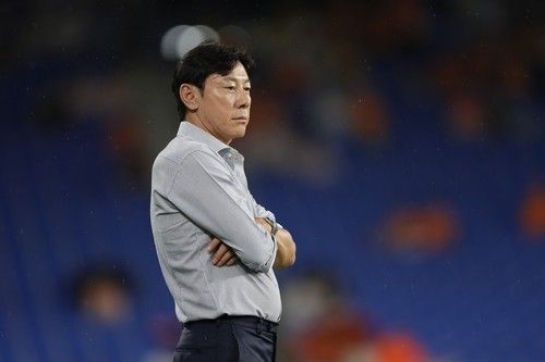 울산 떠난 <b>신태용</b> “<b>감독</b>으로서의 역할 다하지 못했다”