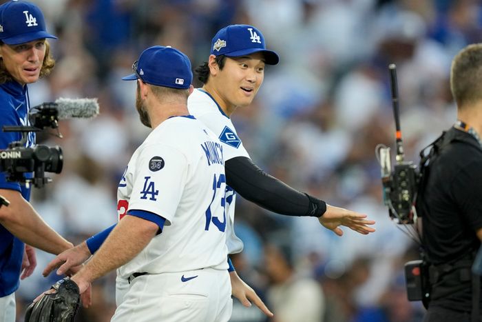 ‘2년 연속 WS 진출 보인다’ <b>다저스</b>, 밀워키에 <b>NLCS 3연승</b>…김혜성 또 ...