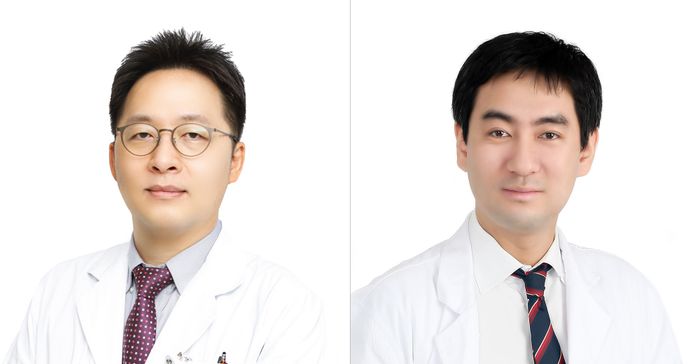 (From left) Professor Lee Jeong-woo of Urology, Professor Kim Young-kyung of Radiation Oncology ⓒKyung Hee Medical Center