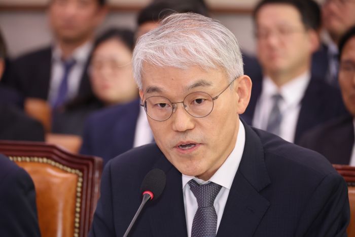 천대엽 법원행정처장이 지난 30일 서울 여의도 국회 법제사법위원회에서 열린 종합감사에서 의원 질의에 답변하고 있다. ⓒ연합뉴스