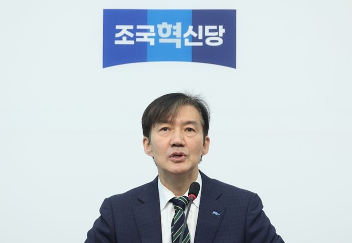 <b>조국</b> "'<b>레드팀 직설위</b>' 구성하겠다…당심·민심 쓴소리 경청"