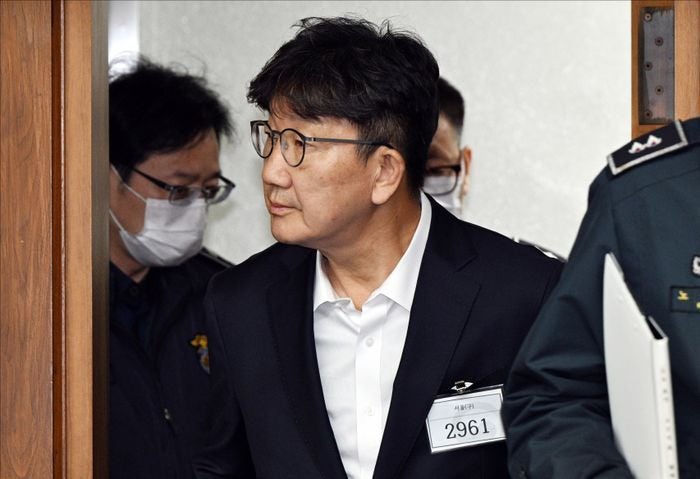 <b>권성동</b>, <b>통일교</b> 불법자금 수수 혐의 첫 재판서 혐의 <b>부인</b>