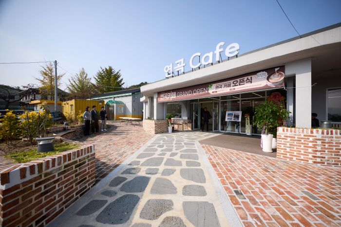 경기 양주시 백석읍 연곡2리 마을 주민들이 직접 운영하는 연곡카페의 모습.ⓒ양주시 제공