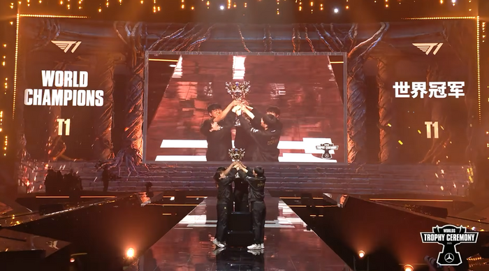 T1은 9일 중국 청두에서 열린 2025 롤드컵 결승전에서 '미라클 런'을 이어오던 KT 롤스터에 3대 2로 승리했다. LCK 유튜브 캡처.