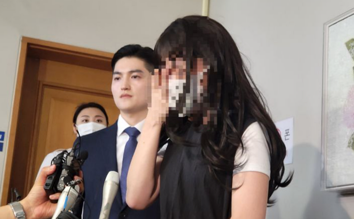 법정 선 '부산 <b>돌려차기</b>' 피해자 "<b>보복</b> 발언에 큰 두려움 느껴"