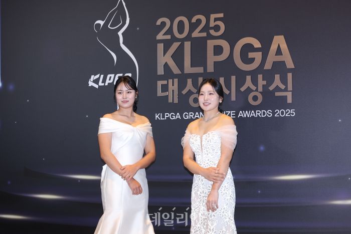'대상·평균타수상' <b>2관왕</b> 오른 <b>유현조</b>, 신인왕은 서교림 [KLPGA 대상 시상...
