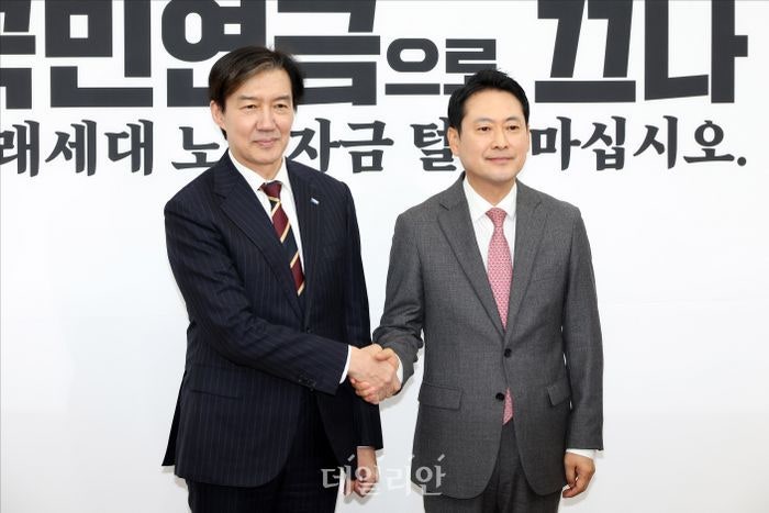 겨울바람만 쌩…싸늘했던 <b>장동혁</b>·<b>조국</b> 회동