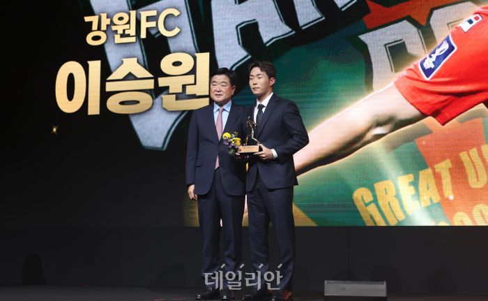 <b>영플레이어상</b> 수상한 <b>이승원</b>