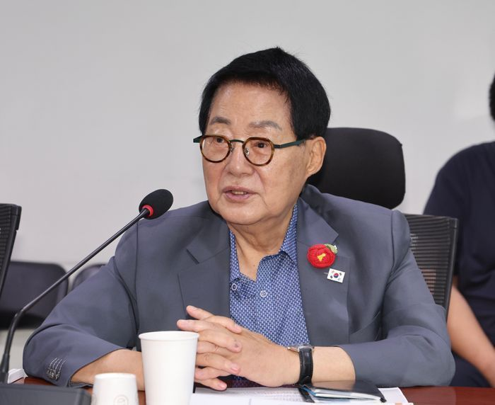 박지원, '<b>민주당</b> <b>통일교</b>' <b>의혹</b>에 "검은 손 들어왔다면 파헤쳐야"