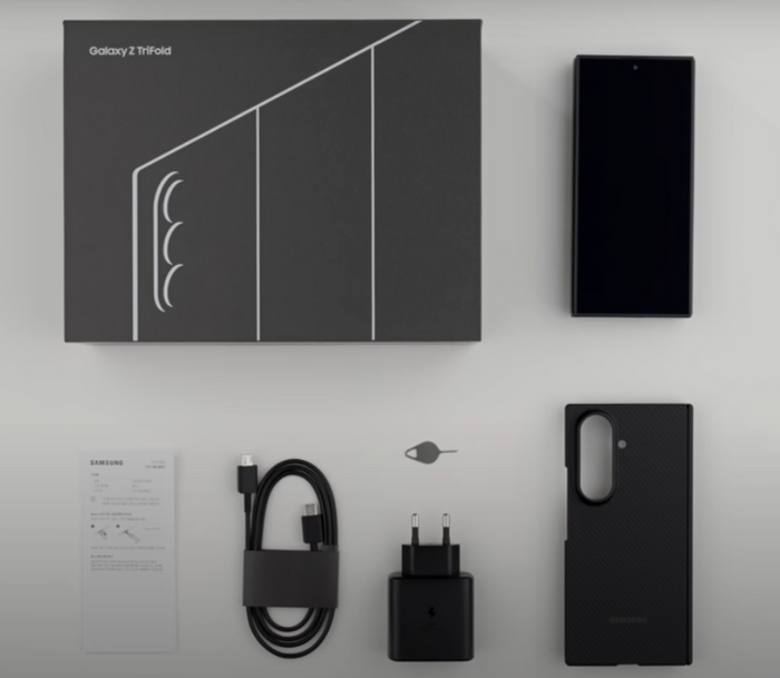 갤럭시 Z 트라이폴드폰 언박싱.삼성전자 뉴스룸 캡처