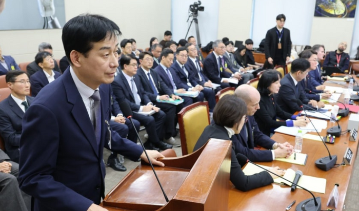17일 국회 과학기술정보방송통신위원회에서 열린 쿠팡 침해사고 관련 청문회에서 민병기 쿠팡 대외협력 총괄 부사장이 박대준 전 대표의 청문회 출석과 관련한 질의에 답변하고 있다. ⓒ연