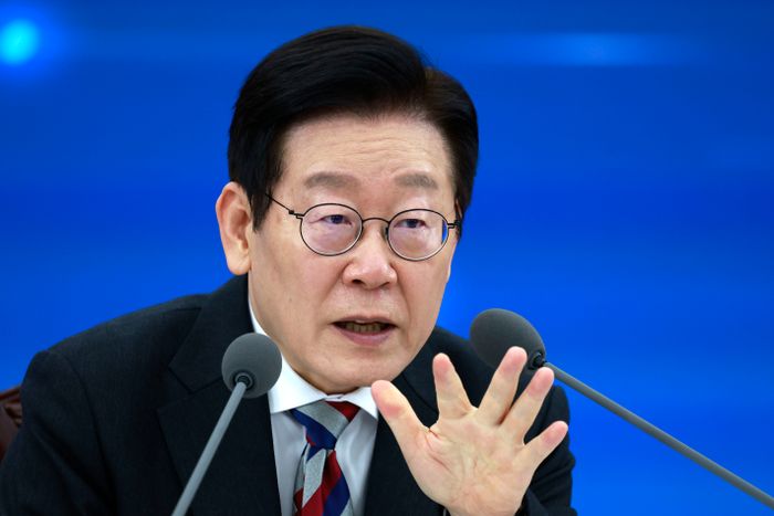 이재명 대통령이 18일 서울 용산구 국방부에서 열린 국방부·국가보훈부 업무보고에서 발언하고 있다. ⓒ연합뉴스