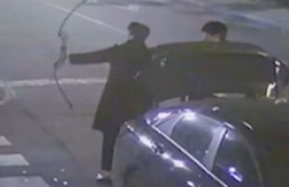 한밤 중 여성에게 날아든 화살…20대男 "단순 호기심에 발사"