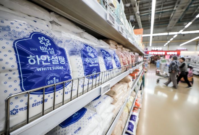 서울 시내의 한 대형마트에 설탕이 진열되어 있다.ⓒ뉴시스