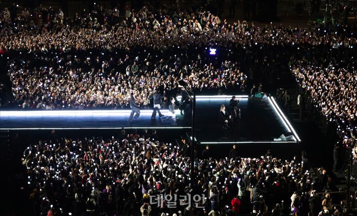 지난 21일 서울 광화문 일대에서 열린 그룹 BTS(방탄소년단) 공연.ⓒ데일리안 홍금표 기자