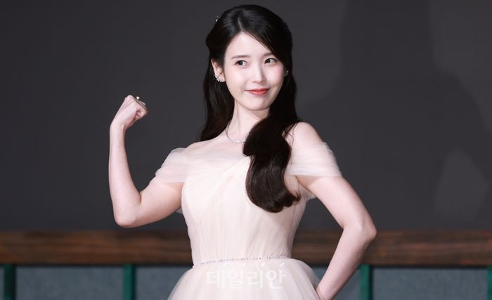"탄핵집회는 챙기고 잠실은 외면?" 아이유 SNS에 쏟아진 악플 논란