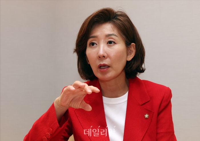 나경원 "내가 출마하고 싶어 재선거 요구? 대응 가치조차 못 느끼는 저질 공세"