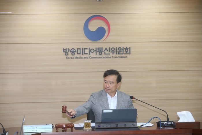 취임 180일 <b>김종철</b> 방미통위원장 "미디어발전위 추진…통합미디어법 기...