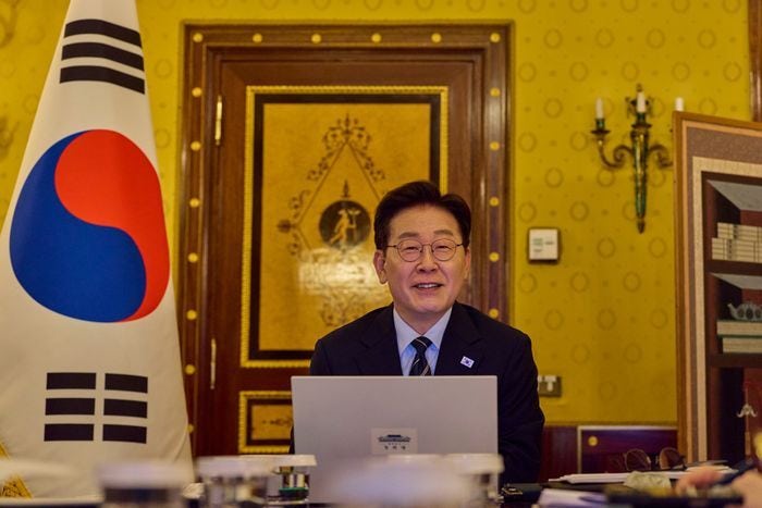 李대통령, 명청 갈등 심화 속 폭풍 SNS·화상 회의...왜?