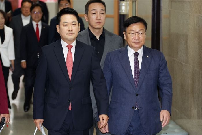 "지도부 모욕은 국민 모욕"…장동혁, '지지율·투표용지 사태'로 버티기 돌입
