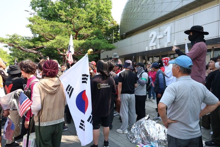 ‘잠실 개표소’ 조건부 진입 합의, 체육단체 업무 복귀 길 열리나