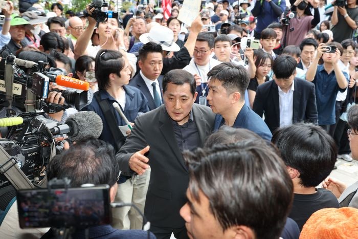 ‘시위자 1명이 저지’ 야당 중재에도 체육단체들, 개표소 진입 불발