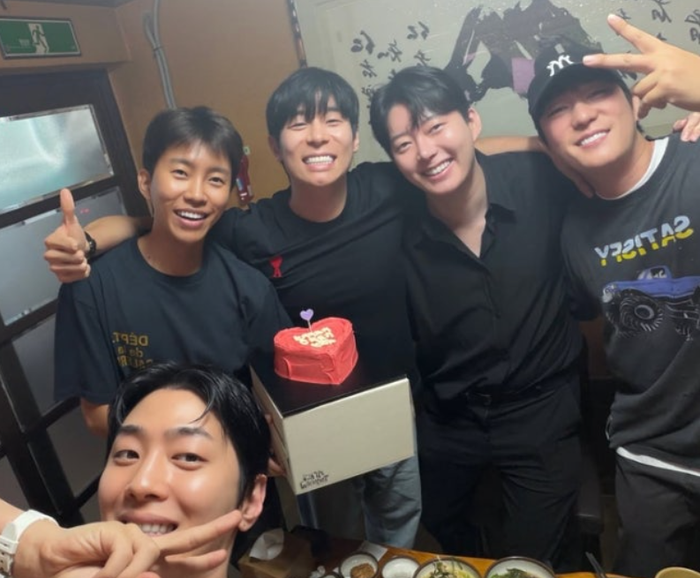임영웅 생일에 모인 ‘의외의 얼굴들’…이 조합 뭐야?