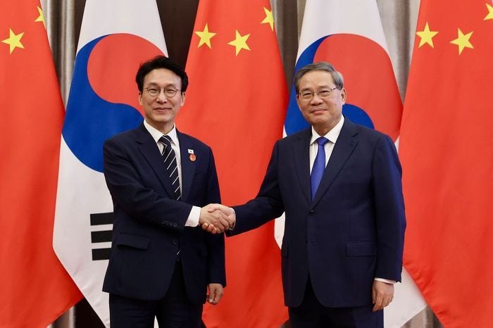 金총리·리창 7년 만의 <b>한중총리회담</b>…"양국 교류 한 단계 높이자"