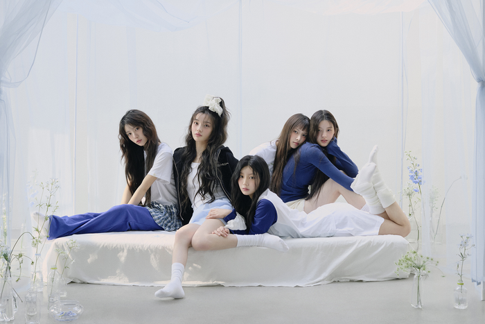 ‘아류’ 논란 이후 2년…이미지 쇄신 중인 아일릿, 멈춰버린 뉴진스 [...